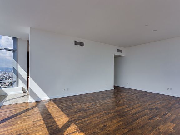 3rd image of 900 W Olympic Blvd Unit 39A