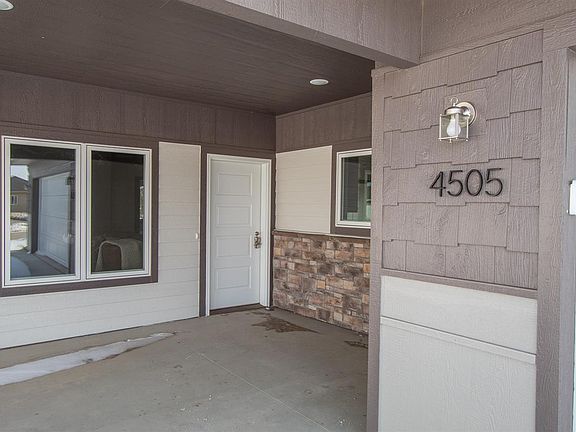 2nd image of 1900 Parks St #2