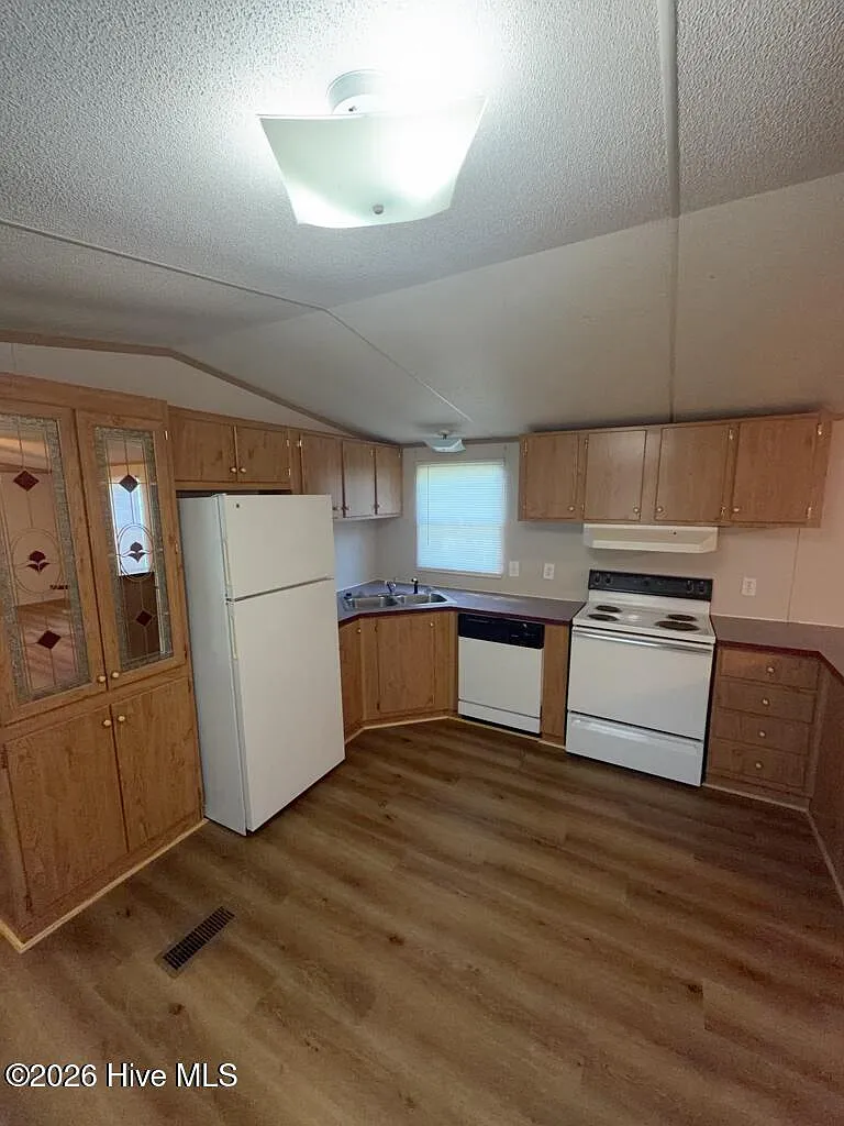 2 bed, 4.0 bath, 868 sqft, $950 — Photo 3