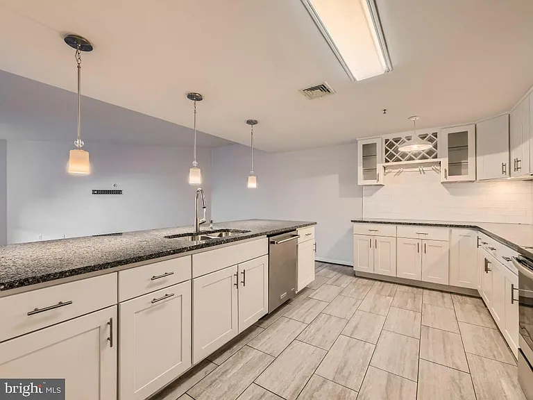 250 President St #404 — Photo 6