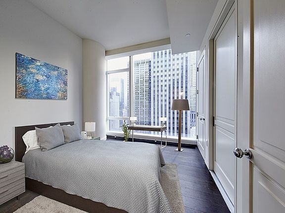 3rd image of 20 W 53rd St #25A
