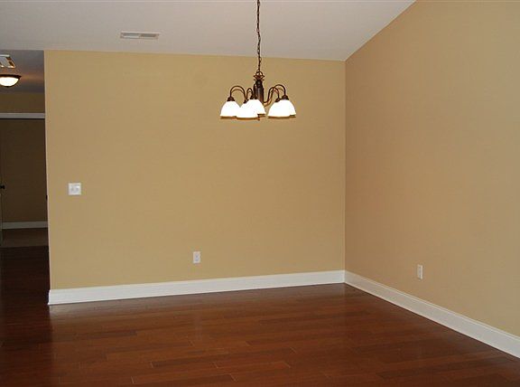 4th image of 1732 Chelsa Dr NE