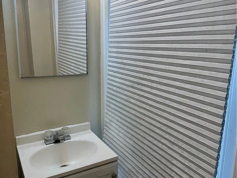 716 W Washington St #2 — Photo 6