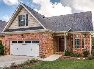 4797 Forest Oaks Dr, Greensboro, NC 27406