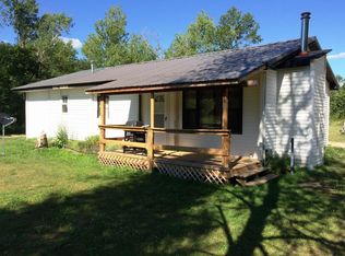 8711 Mathews Rd, Atlanta, MI 49709