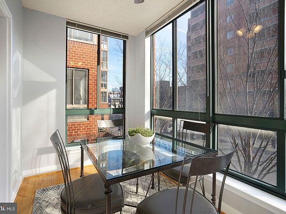 5th image of 1050 N Taylor St #1204