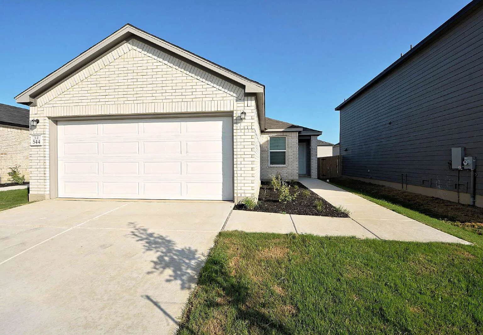 3 bed, 2.0 bath, 1549 sqft, $1,695 — Photo 1