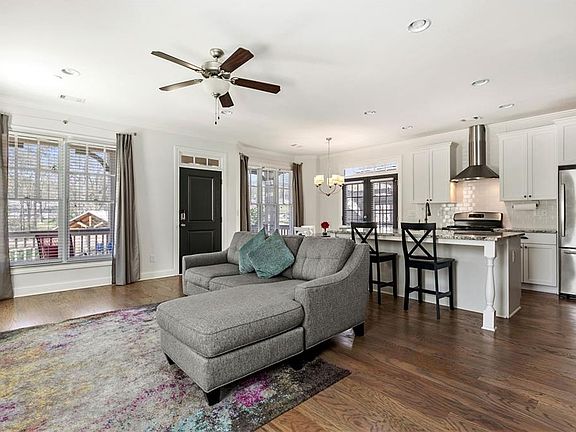 4th image of 131 Manget St SE