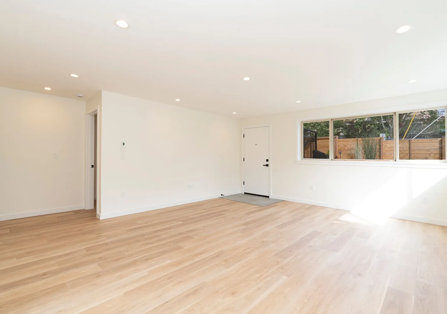 Brand New Remodel Spacious 3BR/2BA Residence High Ceilings with A/C in Heart of Fremont — Photo 2
