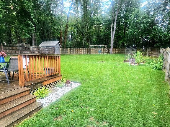 5th image of 935 Chelsea Dr