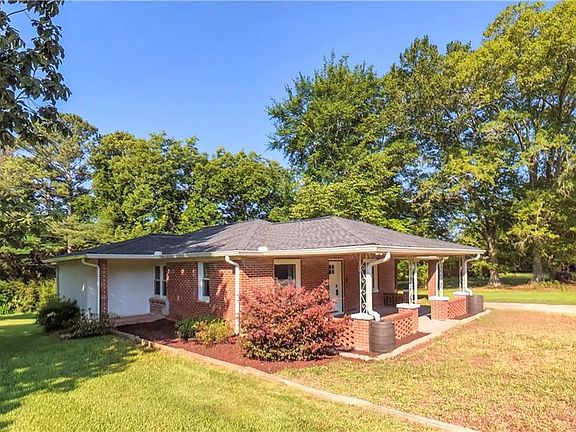 2nd image of 2986 Hilltop Dr