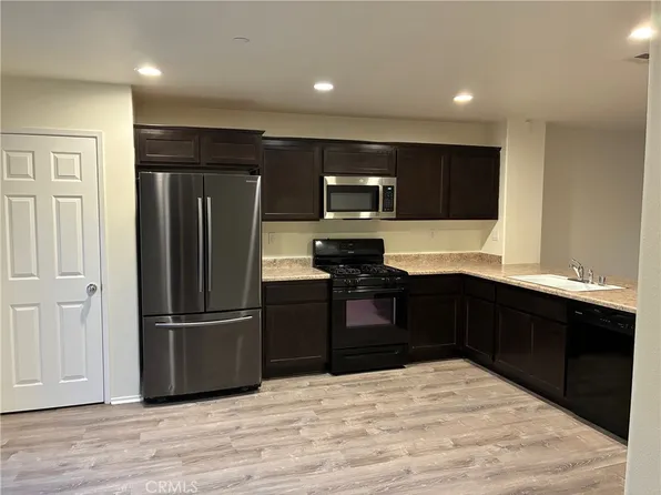 7013 Bella Strada Dr, Fontana, CA 92336