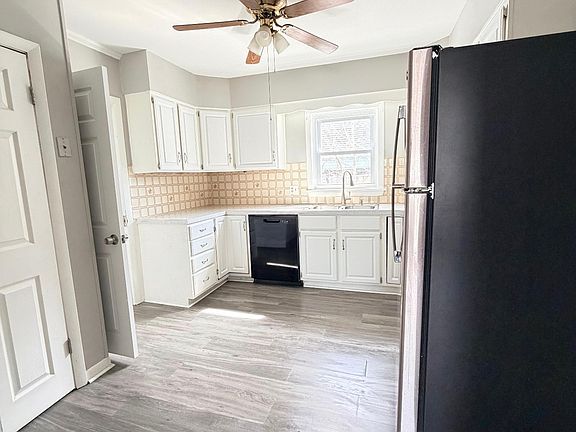 2nd image of 253 W Hancock St #1A