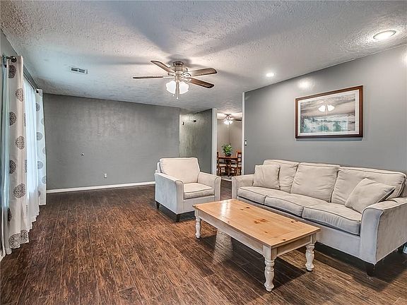 3rd image of 2901 N College Ave