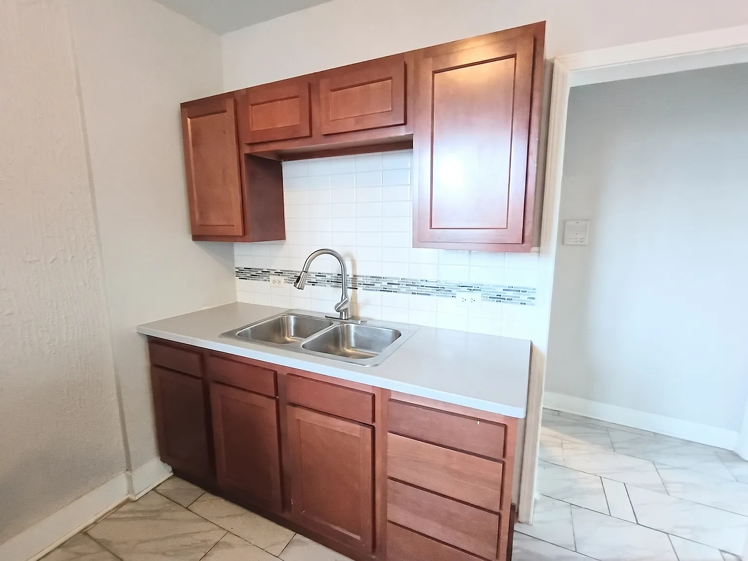 3 bed, 1300 sqft, $1,700 — Photo 4