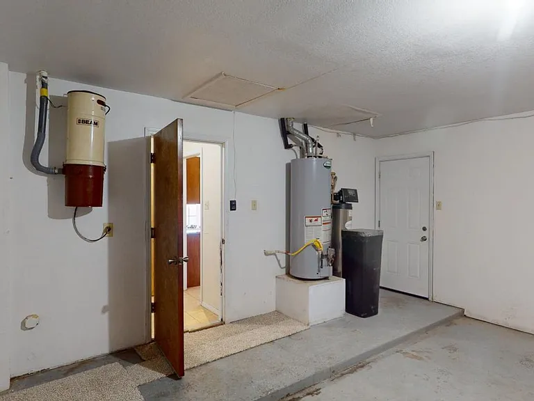 1460 Lindberg Ave — Photo 39