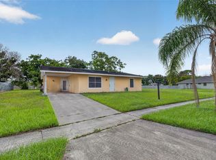 369 NE Camelot Dr, Port Saint Lucie, FL 34983