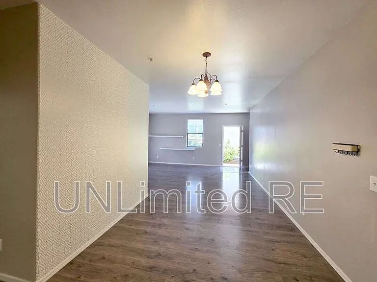 1151 S 16th Pl — Photo 16