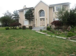 2 Pierce Dr, Stony Pt, NY 10980