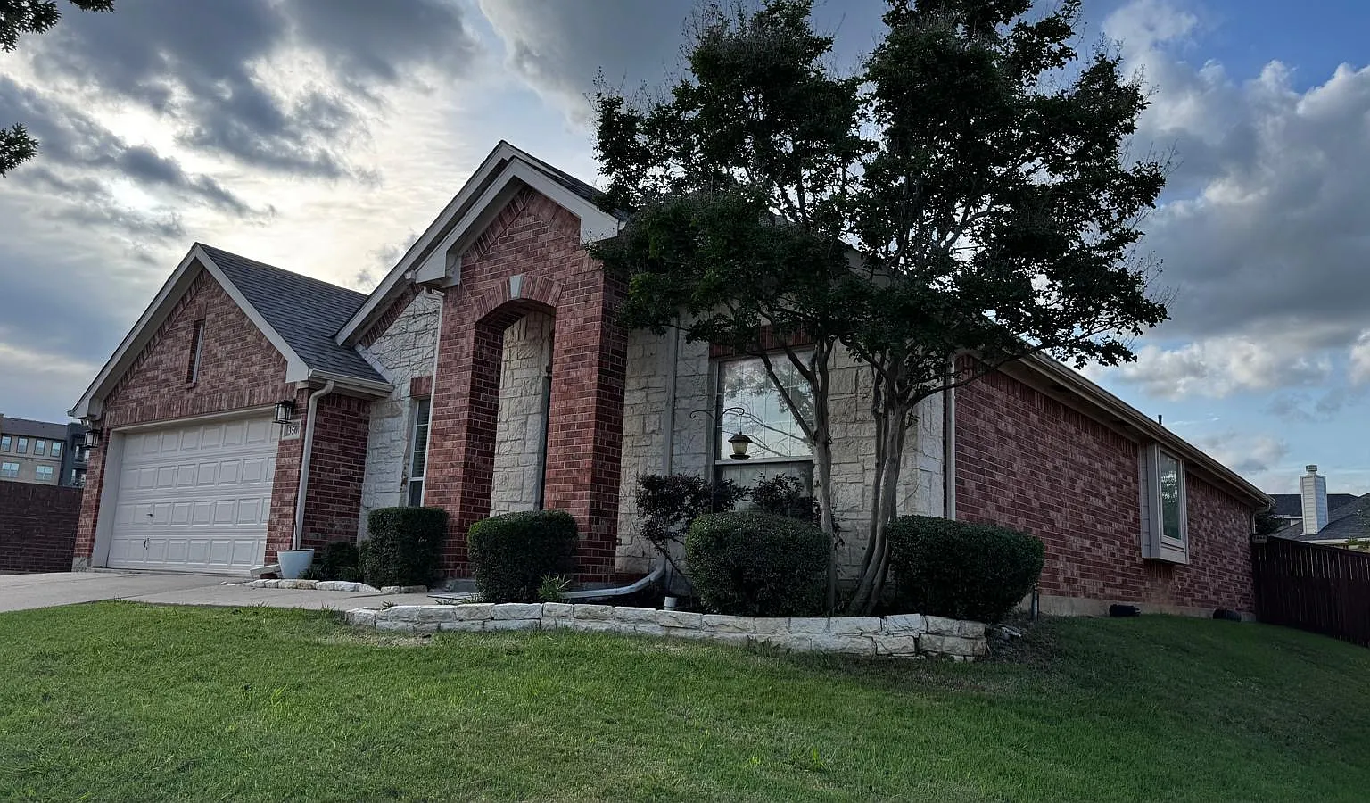3 bed, 1974 sqft, $2,850 — Photo 2