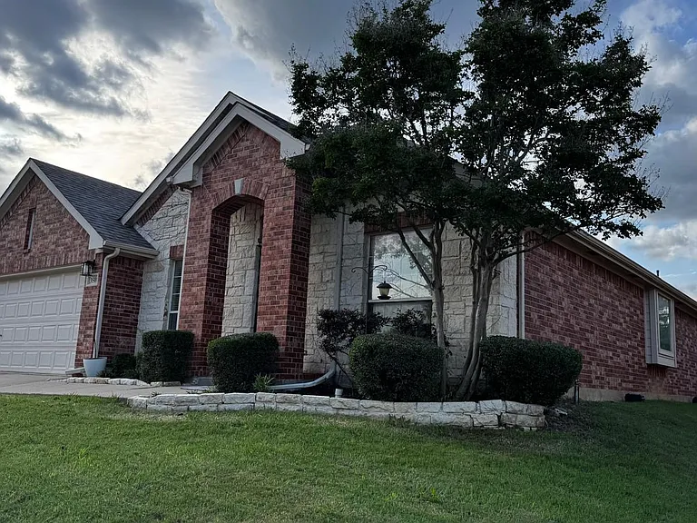 3501 Amador Dr — Photo 2