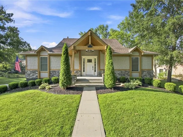 244 N Winnebago Dr, Lake Winnebago, MO 64034