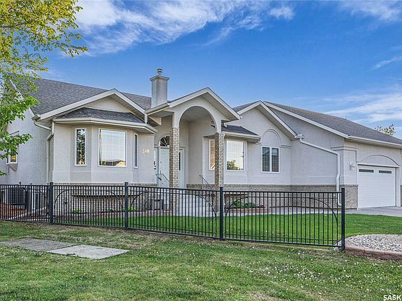 3rd image of 319 Brookmore Cres
