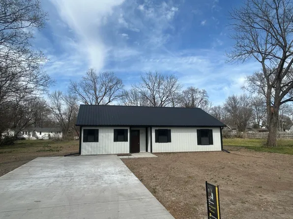 123 W Cofield Street, Aurora, MO 65605