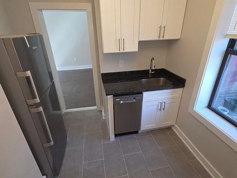 713-715 Bergen Ave — Photo 2