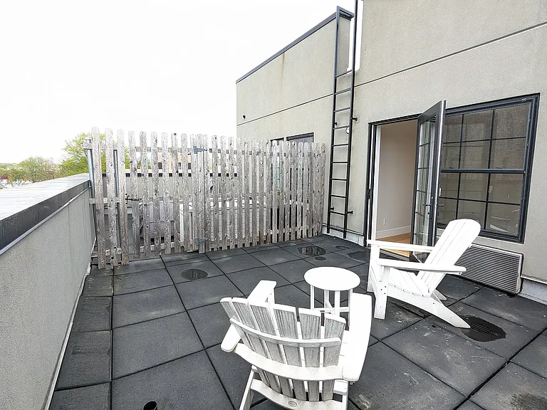 490 Van Buren St #4C — Photo 11