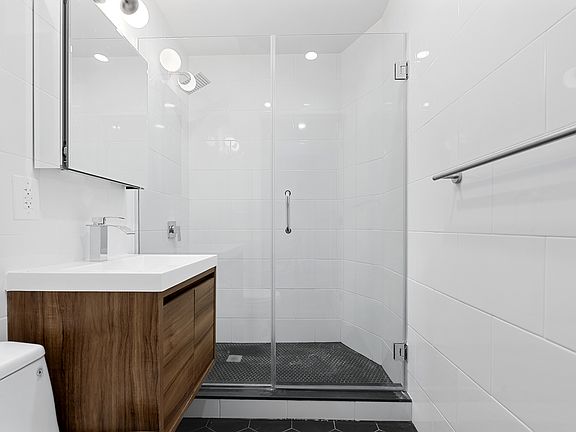 5th image of 208 E 31st St APT 3F