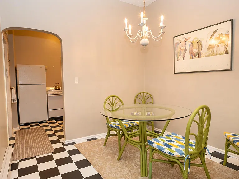 127 E Lincoln St #4 — Photo 2