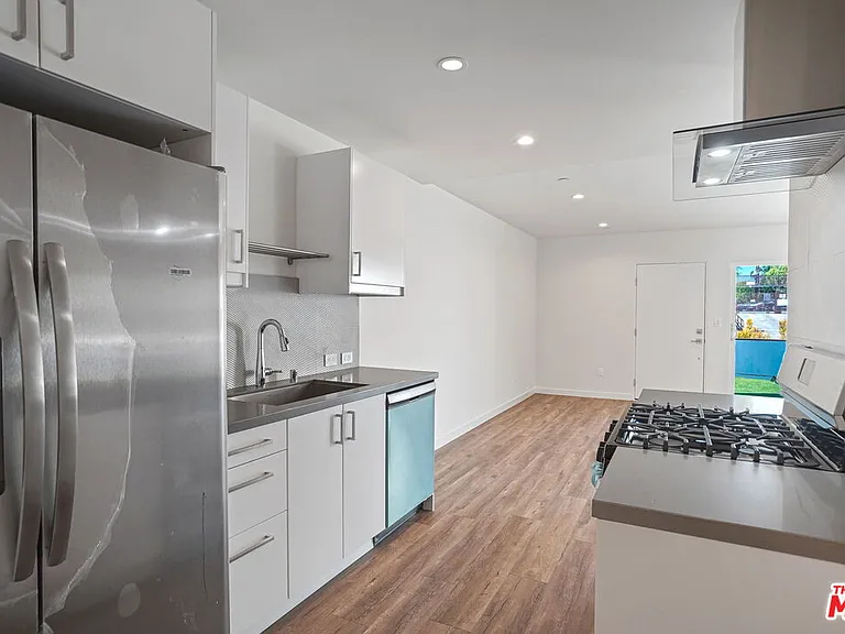 1166 S Cochran Ave #2 — Photo 9