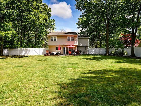 3rd image of 5 Yellowstone Ct