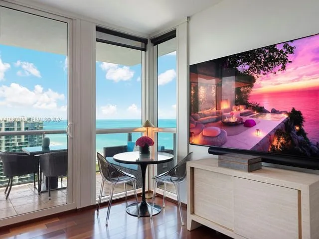 1 bed, 1.5 bath, $18,500 — Photo 4