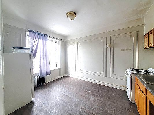 2nd image of 938 54th St #44