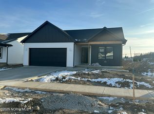 5032 Easton Dr, Oregon, OH 43616