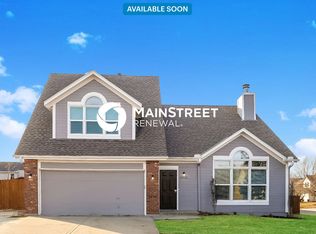 15520 S Apache St, Olathe, KS 66062