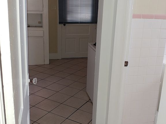 3rd image of 1909 Dauphine St