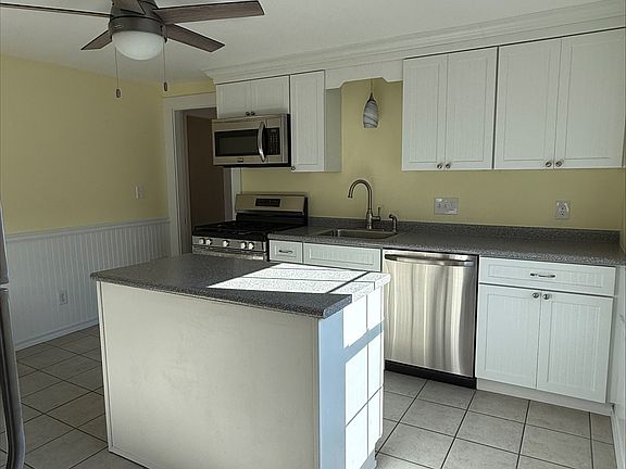 3rd image of 420-422 Church St