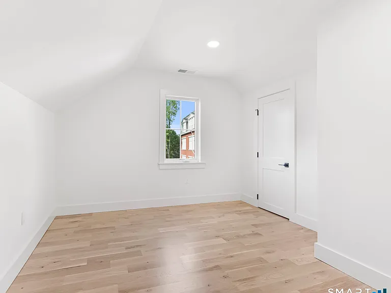 325 Coram Ave #C — Photo 16