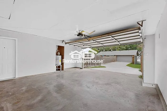 1004 Whitehall Dr — Photo 39