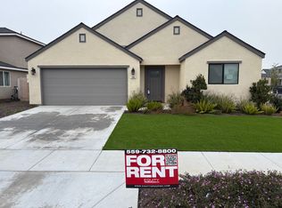 1946 E School Ave, Visalia, CA 93292