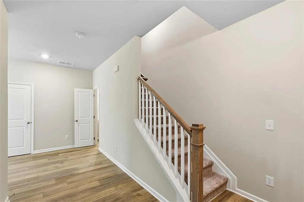3 bed, 2.5 bath, 2222 sqft, $2,600 — Photo 4