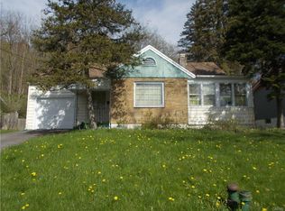 328 Monticello Dr N, Syracuse, NY 13205