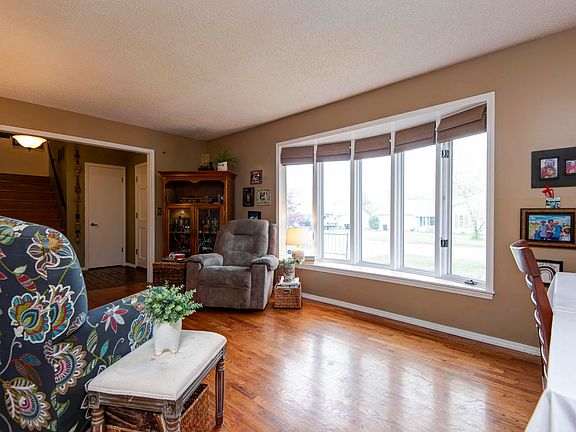 3rd image of 2150 E Raynell Street
