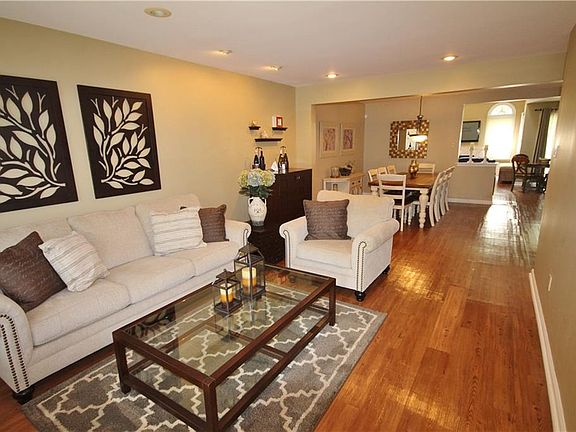 2nd image of 28 Dorchester Dr