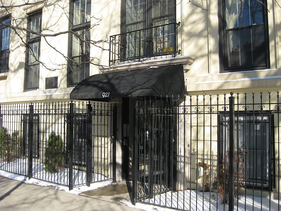 1st image of 921 N La Salle Dr APT 3