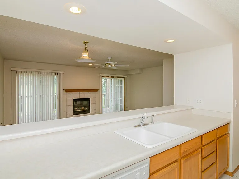2613 Rushmore Dr — Photo 6