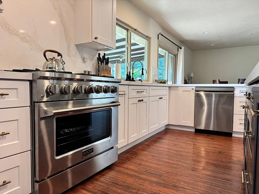 3 bed, 2.0 bath, $6,313 — Photo 3